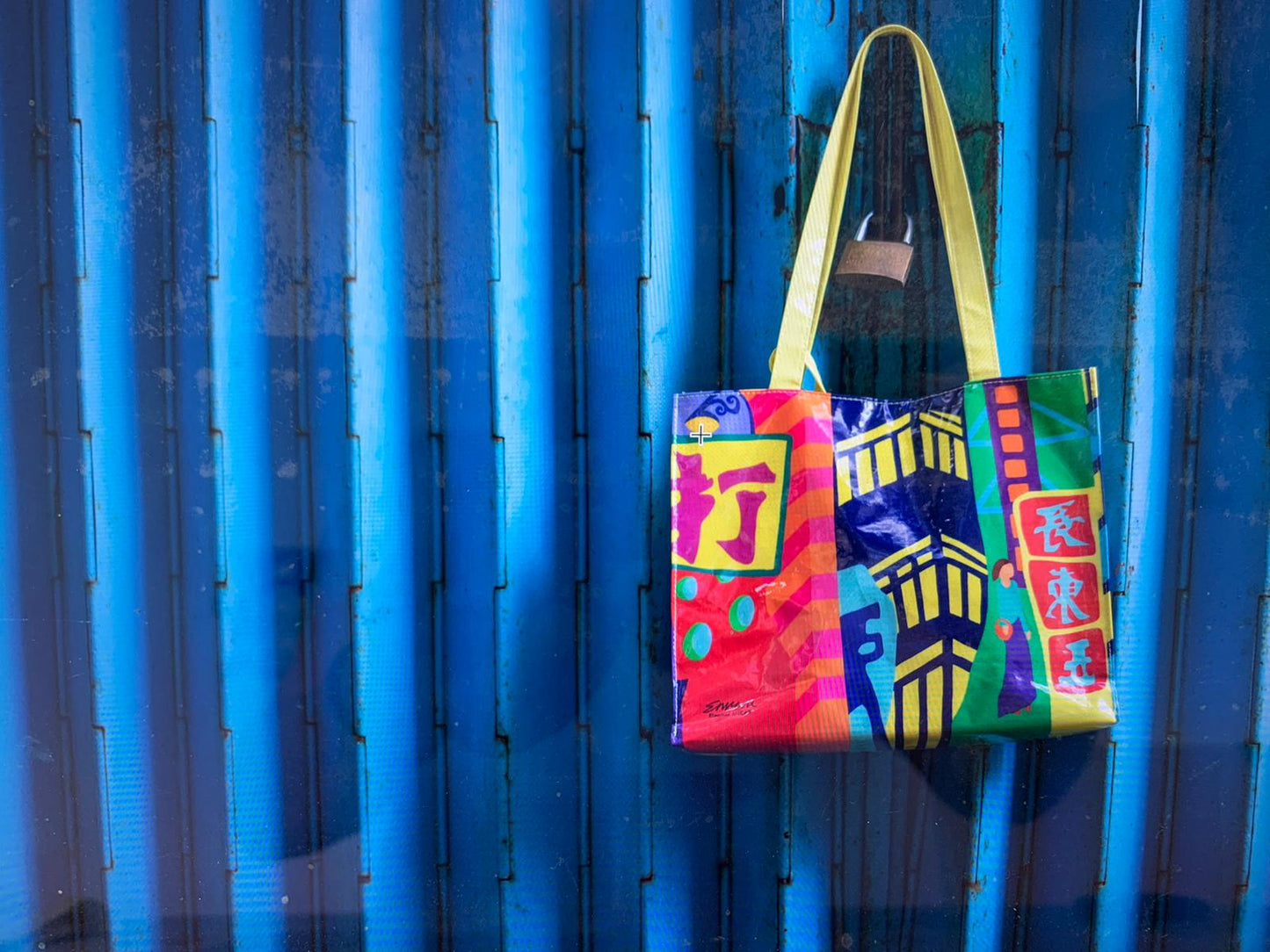 Colourful tote bag with pouch
